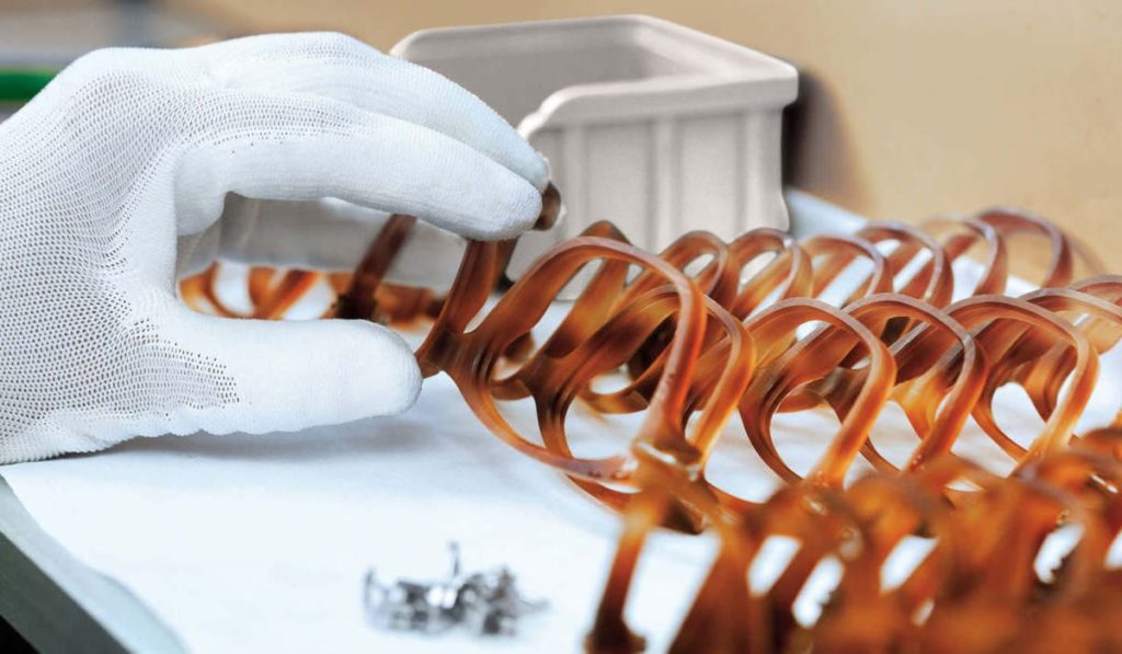 Essilor Luxottica fraude 190 million euros thailande filiale Essilor International conformite