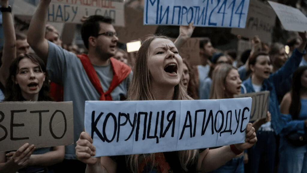 Ukraine Faces Its Anti-corruption Crisis: When Civil Society Forces the Government to Back Down