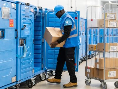 La Poste, les sous-traitants et les travailleurs sans-papiers : un procès décisif pour le devoir de vigilance